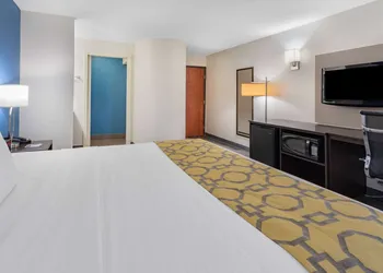 Baymont by Wyndham Milan hotel thumbnail 4