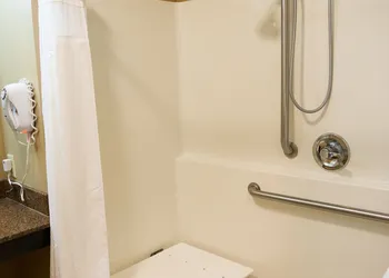 Holiday Inn Express Hotel & Suites Northwood by IHG hotel thumbnail 3