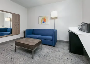 Holiday Inn Express & Suites Dallas Park Central Northeast by IHG hotel thumbnail 2