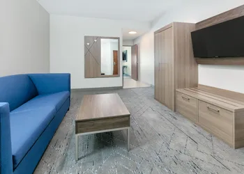 Holiday Inn Express & Suites Dallas Park Central Northeast by IHG hotel thumbnail 3