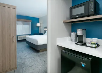 Holiday Inn Express & Suites Dallas Park Central Northeast by IHG hotel thumbnail 5