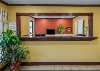 Econo Lodge Defuniak Springs I-10 hotel thumbnail 2