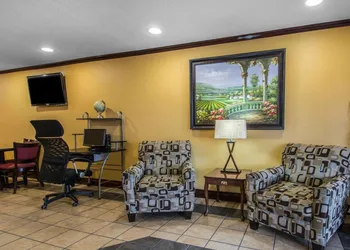 Econo Lodge Defuniak Springs I-10 hotel thumbnail 5