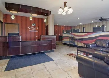 Quality Inn & Suites hotel thumbnail 4