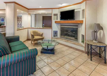 La Quinta Inn & Suites by Wyndham Las Cruces Organ Mountain hotel thumbnail 2