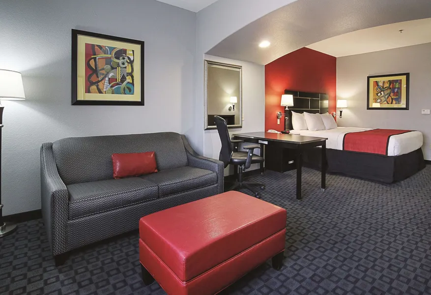 La Quinta Inn & Suites by Wyndham Dallas - Hutchins hotel detail image 6