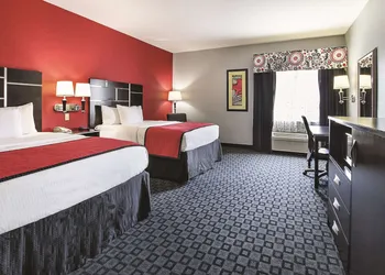 La Quinta Inn & Suites by Wyndham Dallas - Hutchins hotel thumbnail 7