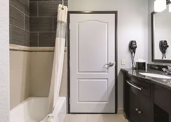 La Quinta Inn & Suites by Wyndham Dallas - Hutchins hotel thumbnail 8