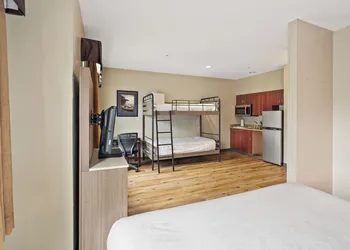 Hawthorn Suites by Wyndham Rancho Cordova/Folsom hotel thumbnail 2