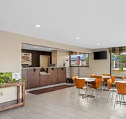 Super 8 by Wyndham Valdosta GA I-75 hotel detail image 3