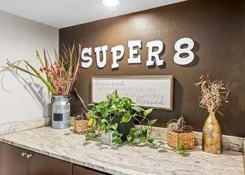 Super 8 by Wyndham Valdosta GA I-75 hotel thumbnail 4
