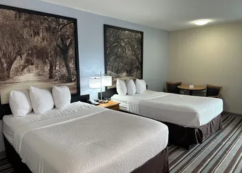 Super 8 by Wyndham Valdosta GA I-75 hotel thumbnail 5