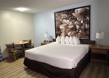 Super 8 by Wyndham Valdosta GA I-75 hotel thumbnail 7