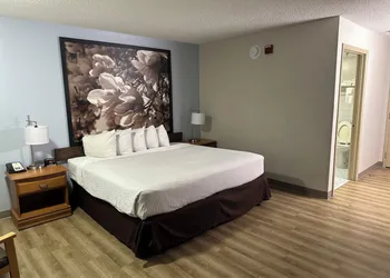 Super 8 by Wyndham Valdosta GA I-75 hotel thumbnail 8