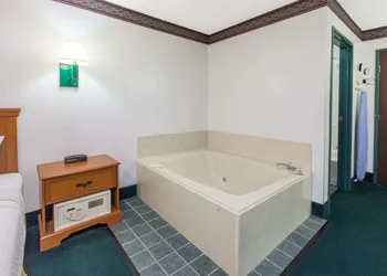 Quality Inn Clare hotel thumbnail 5