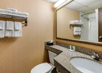 Quality Inn Old Saybrook - Westbrook hotel thumbnail 6