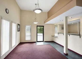 Travelodge by Wyndham La Porte/Michigan City Area hotel thumbnail 2