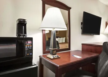 Travelodge by Wyndham La Porte/Michigan City Area hotel thumbnail 6