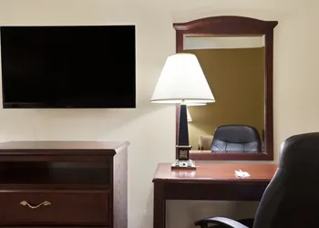 Travelodge by Wyndham La Porte/Michigan City Area hotel thumbnail 8