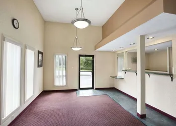 Travelodge by Wyndham La Porte/Michigan City Area hotel thumbnail 2