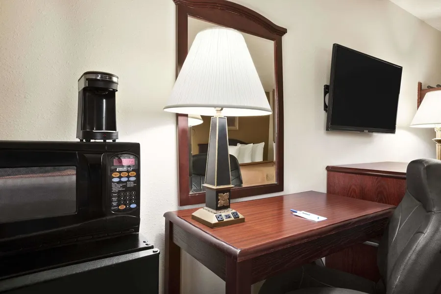 Travelodge by Wyndham La Porte/Michigan City Area hotel detail image 6