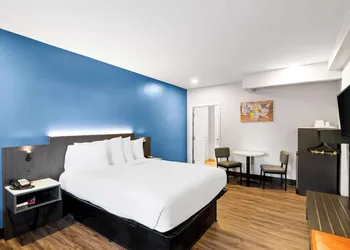Econo Lodge Bethel - Danbury hotel thumbnail 5