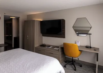 Holiday Inn Express Hotel & Suites Brockville by IHG hotel thumbnail 7