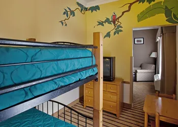 Holiday Inn Express & Suites Byron by IHG hotel thumbnail 4