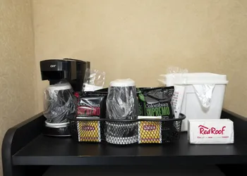Red Roof Inn & Suites Newark - University hotel thumbnail 5
