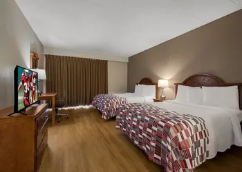 Red Roof Inn & Suites Newark - University hotel thumbnail 6
