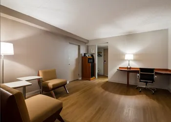 Red Roof Inn & Suites Newark - University hotel thumbnail 7
