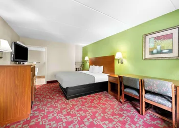 Quality Inn Selma - Smithfield hotel thumbnail 5