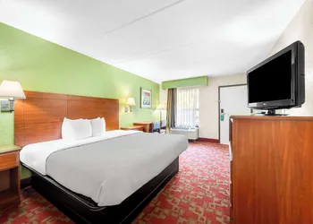 Quality Inn Selma - Smithfield hotel thumbnail 7