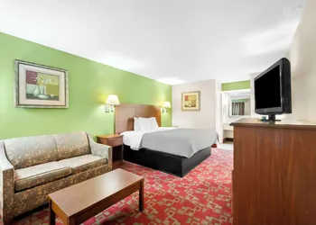 Quality Inn Selma - Smithfield hotel thumbnail 8