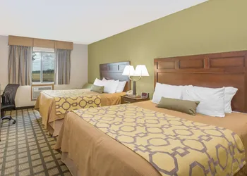 Baymont by Wyndham Ames hotel thumbnail 4