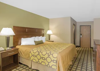 Baymont by Wyndham Ames hotel thumbnail 5