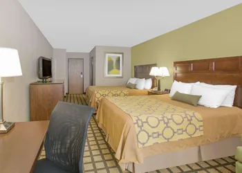 Baymont by Wyndham Ames hotel thumbnail 6