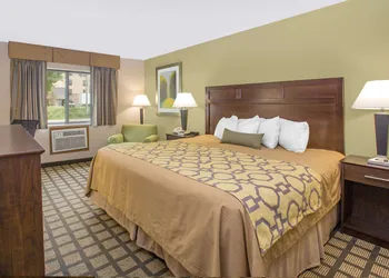 Baymont by Wyndham Ames hotel thumbnail 8