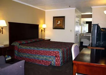 Executive Inn and Suites hotel thumbnail 5