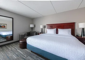 Hampton Inn Newport News-Yorktown hotel thumbnail 8
