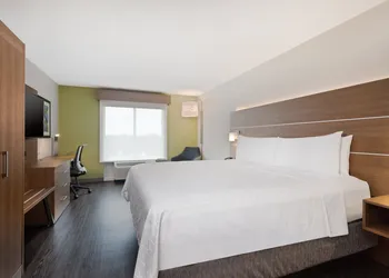 Holiday Inn Express Hotel & Suites Largo-Clearwater by IHG hotel thumbnail 4