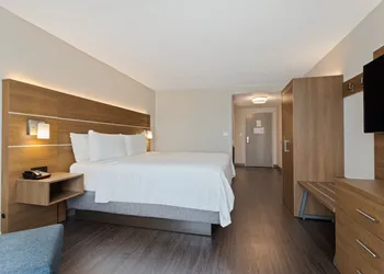 Holiday Inn Express Hotel & Suites Largo-Clearwater by IHG hotel thumbnail 8
