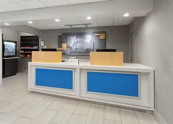 Holiday Inn Express Hotel & Suites Acme-Traverse City by IHG hotel thumbnail 2