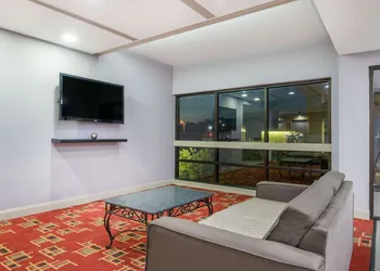 Super 8 by Wyndham Wichita South hotel thumbnail 2