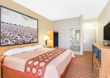Super 8 by Wyndham Wichita South hotel thumbnail 4