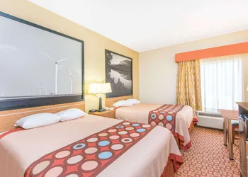 Super 8 by Wyndham Wichita South hotel thumbnail 7