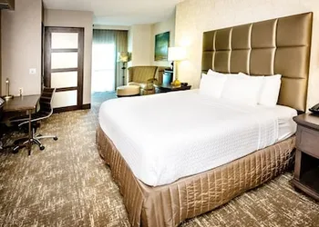 Crowne Plaza Charleston Airport - Conv Ctr by IHG hotel thumbnail 7