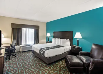 Comfort Inn & Suites Sarasota I75 hotel thumbnail 4
