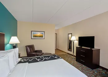 Comfort Inn & Suites Sarasota I75 hotel thumbnail 5