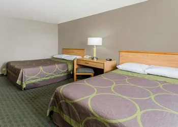Super 8 by Wyndham St. Charles hotel thumbnail 8
